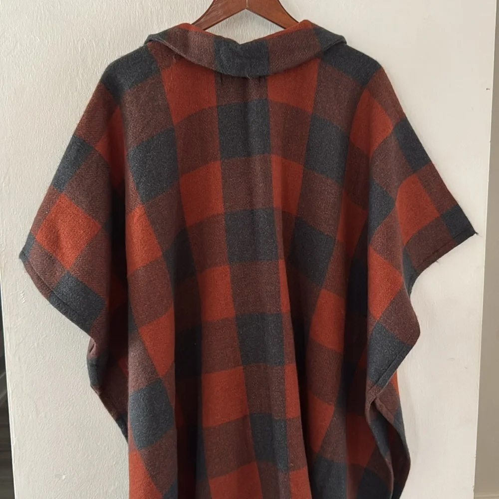 Marc New York Shawl Poncho Plaid Blanket Scarf one Size Snap Closure NEW